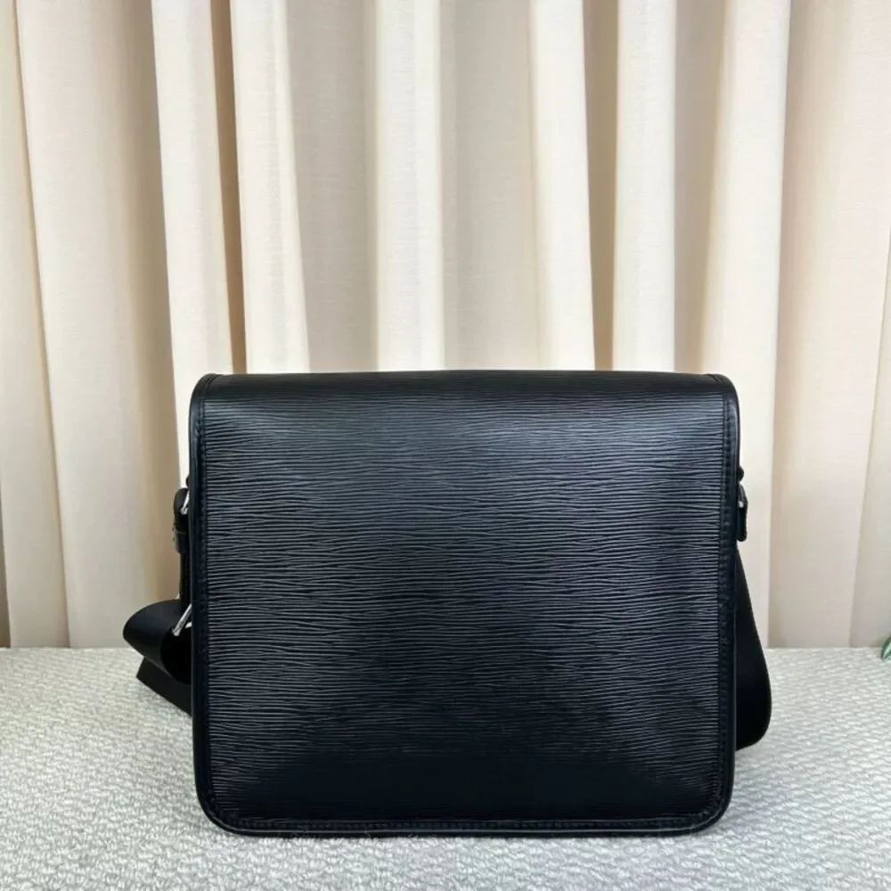 Louis Vuitton Women Pre-Loved Bag Very Good Condition